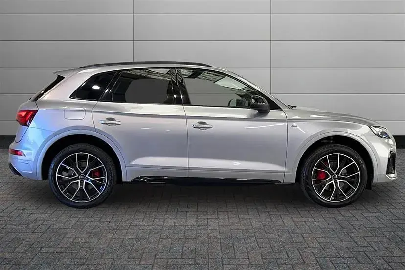 Used Audi Q5 Comfort 204 HP (150 kW) 2023 Silver SUV