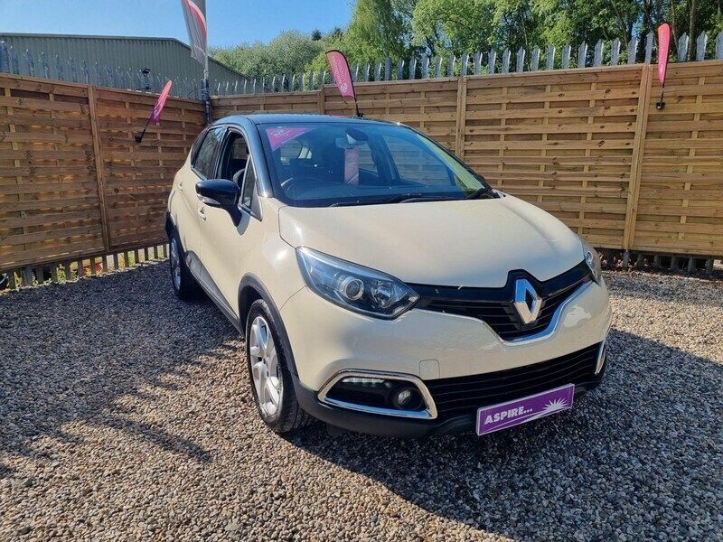 Cream/black Used 2015 Renault Captur Dynamique SUV | £4,495 (Good price) - Image 1/4