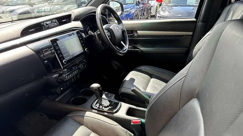 Used Toyota HiLux 201 HP (147 kW) 2024 Black Pickup