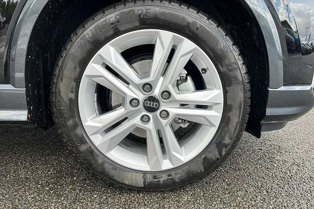 Second-hand Audi Q2 Sport 114 CP (83 kW) 2025 Negru SUV