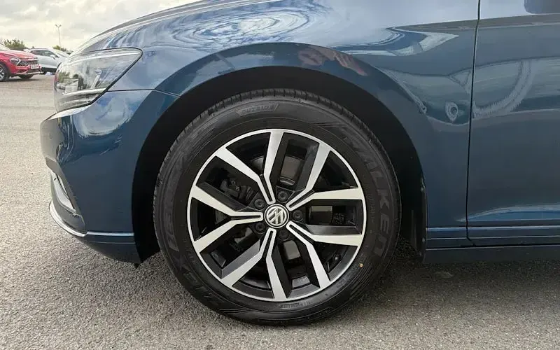 Used VW Passat SEL 150 HP (110 kW) 2019 Blue Sedan