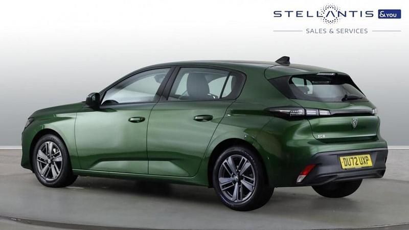 Second-hand Peugeot 308 Active Premium 129 CP (94 kW) 2022 Verde Hatchback