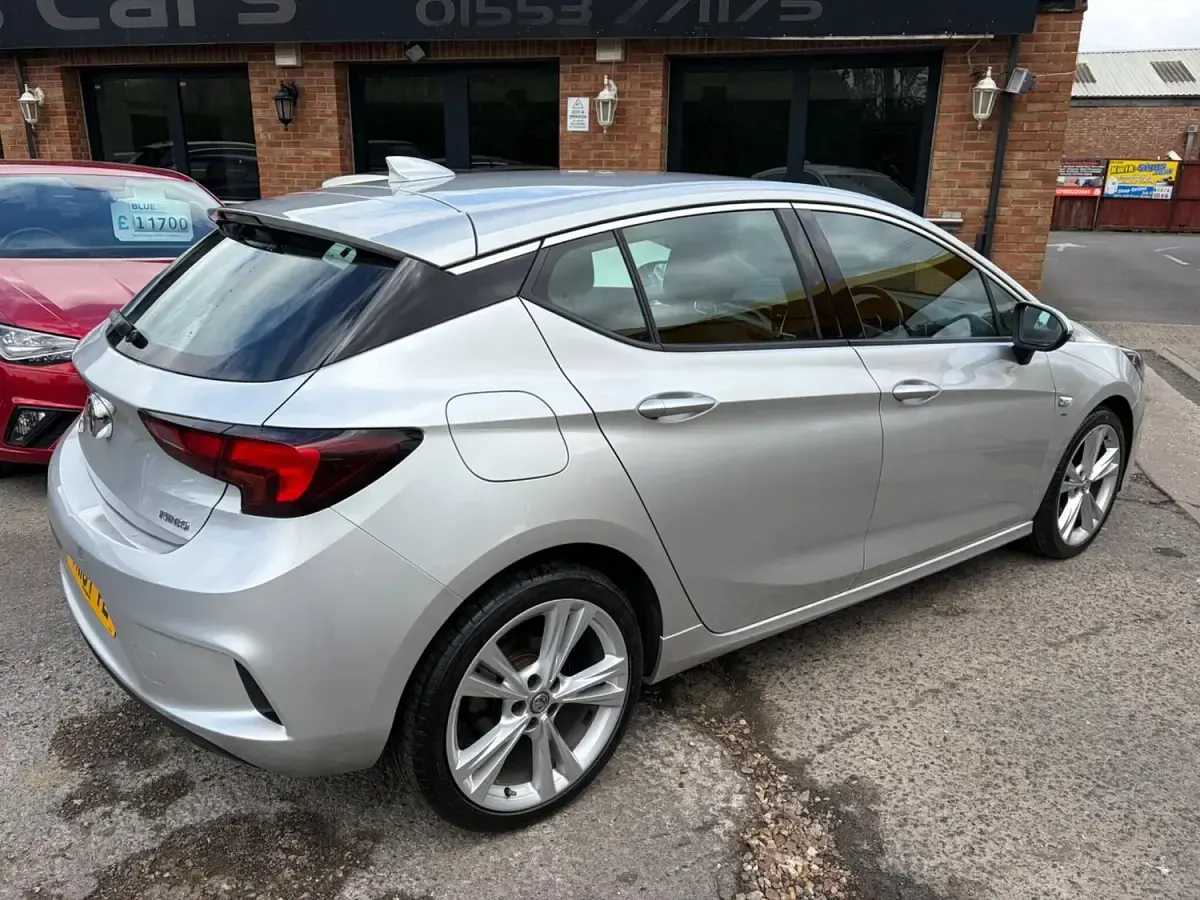 Used Vauxhall Astra SRi 2018 Silver Hatchback