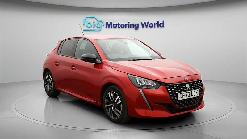 Used Peugeot 208 Allure+ 130 HP (95 kW) 2023 Red Hatchback