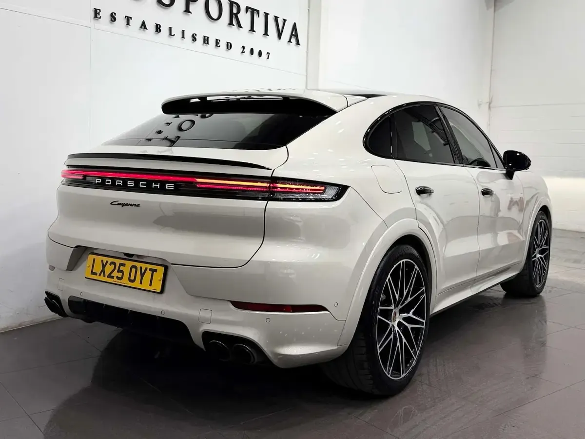Used Porsche Cayenne 353 HP (259 kW) 2025 Beige SUV