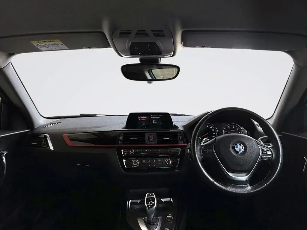 Usado BMW 120 Sport Line 190 CV (139 kW) 2018 Negro Utilitario