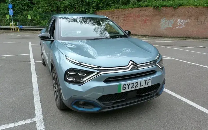 Used Citroën e-C4 Shine 100 kW (136 HP) 2022 Blue Hatchback