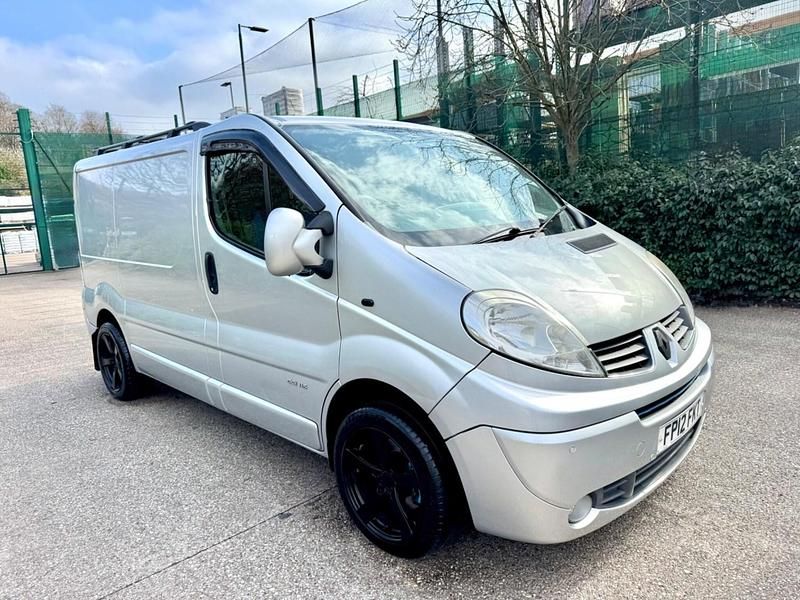 Begagnad Renault Trafic 115 HK (84 kW) 2012 Silver Minibuss