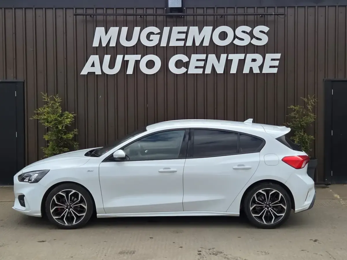 Usado Ford Focus ST-Line X 120 HP (88 kW) 2020 Branco Citadino
