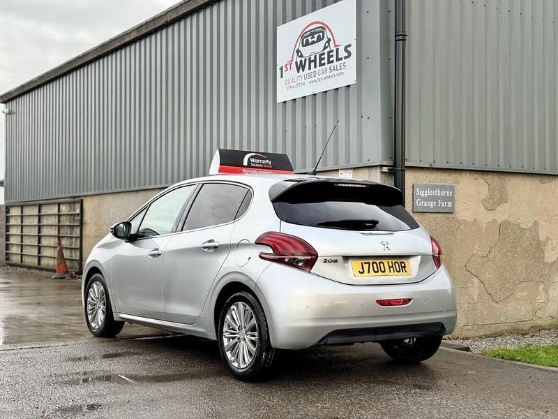 Używany Peugeot 208 Allure 2018 Srebrny Hatchback