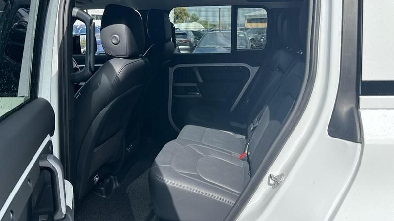 Used Land Rover Defender SE 249 HP (183 kW) 2023 White  SUV