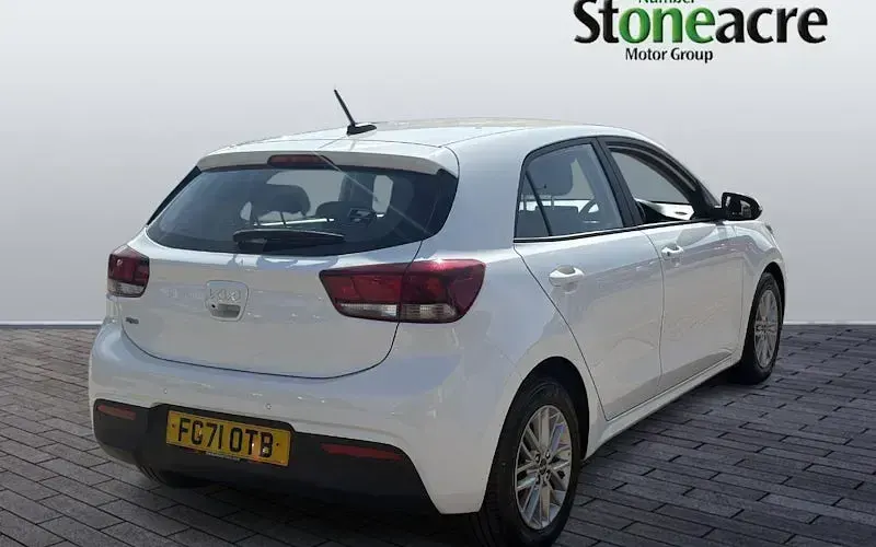 Used Kia Rio 84 HP (61 kW) 2021 White Hatchback
