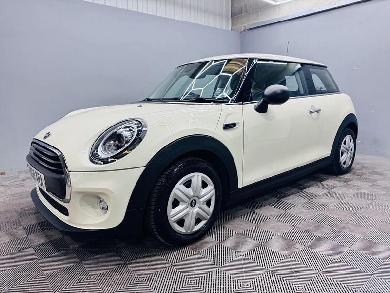 Usado Mini ONE Hatch 102 CV (75 kW) 2018 Blanco Utilitario