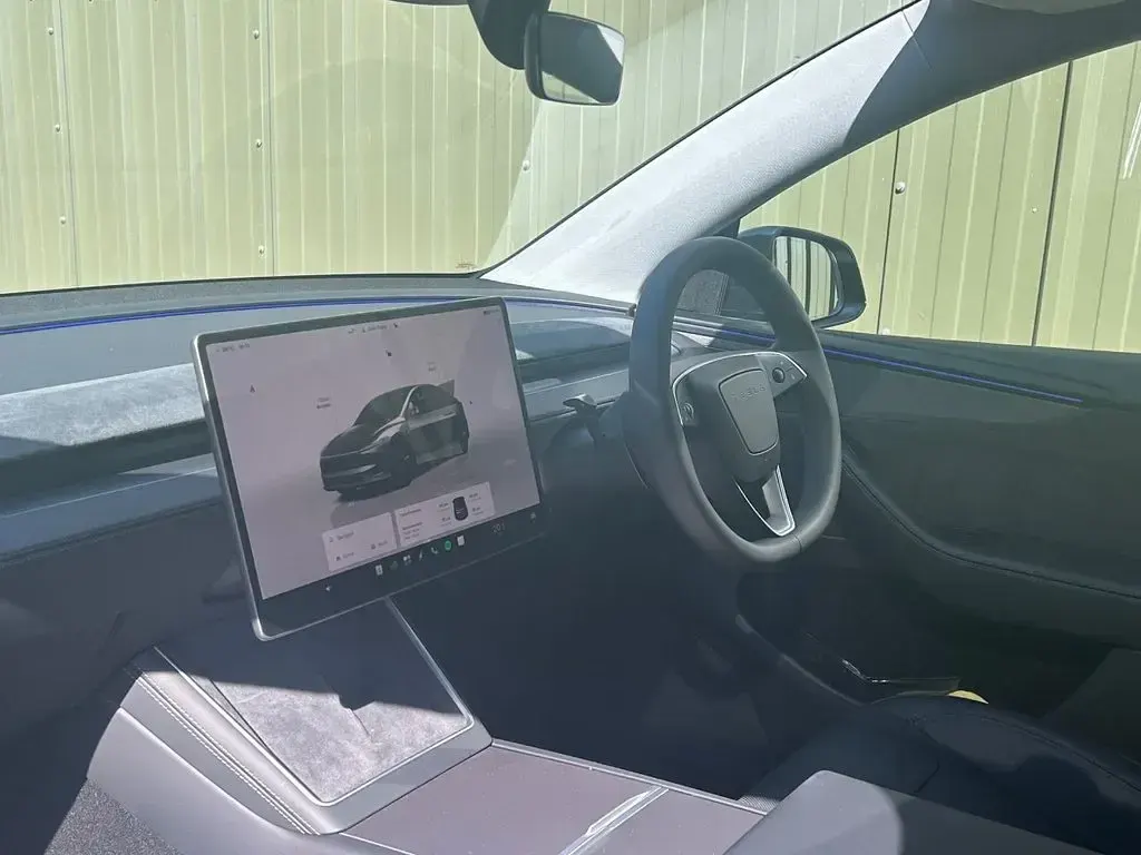 Used Tesla Model Y 377 kW (513 HP) 2025 Grey SUV