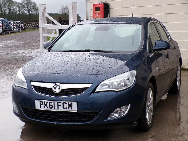 Used Vauxhall Astra Elite 2011 Blue Hatchback