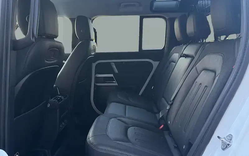 Używany Land Rover Defender SE Dynamic 249 KM (183 kW) 2025 SUV