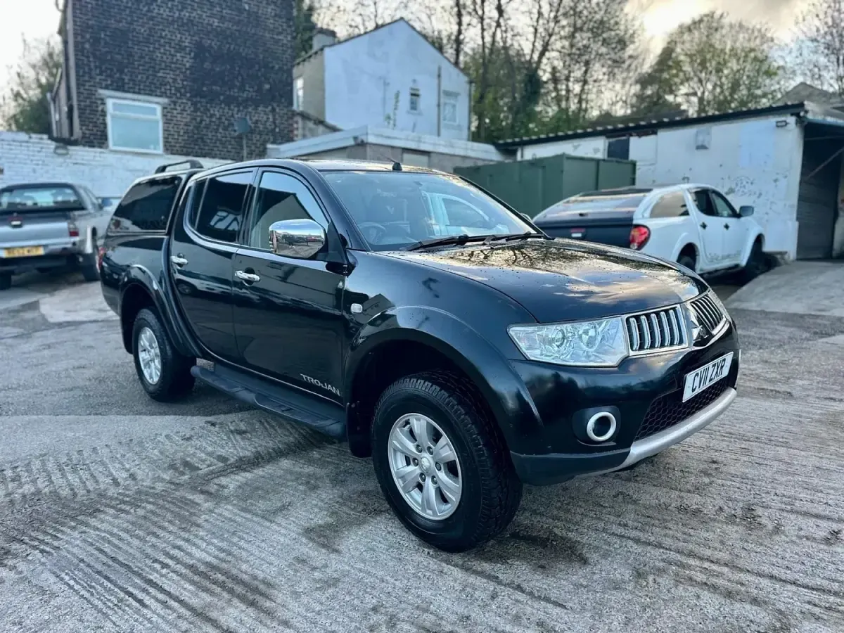 Usado Mitsubishi L200 134 HP (98 kW) 2011 Preto Pickup
