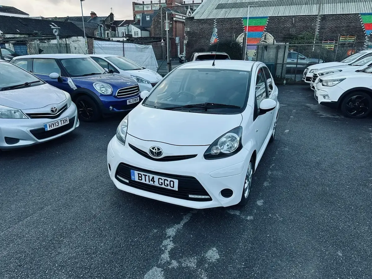 Used Toyota Aygo Style 68 HP (50 kW) 2014 White Hatchback