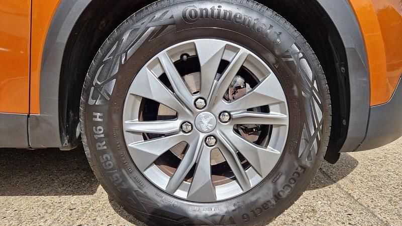 Used Peugeot 2008 Active+ 99 HP (72 kW) 2023 Orange SUV