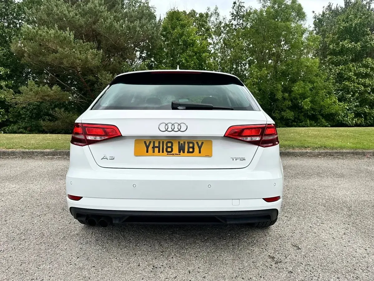 Used Audi A3 Sportback Advanced 150 HP (110 kW) 2018 White Hatchback