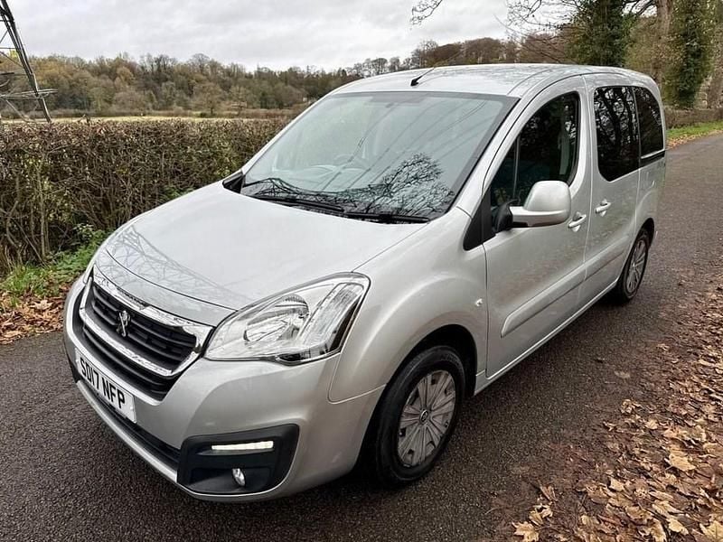 Second-hand Peugeot 1007 100 CP (73 kW) 2017 Argintiu Monovolum