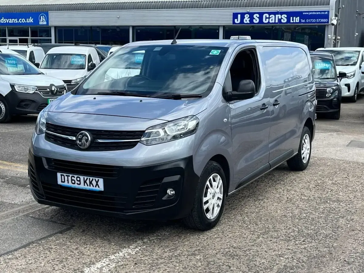 Used Vauxhall Vivaro 120 HP (88 kW) 2020 Grey MPV