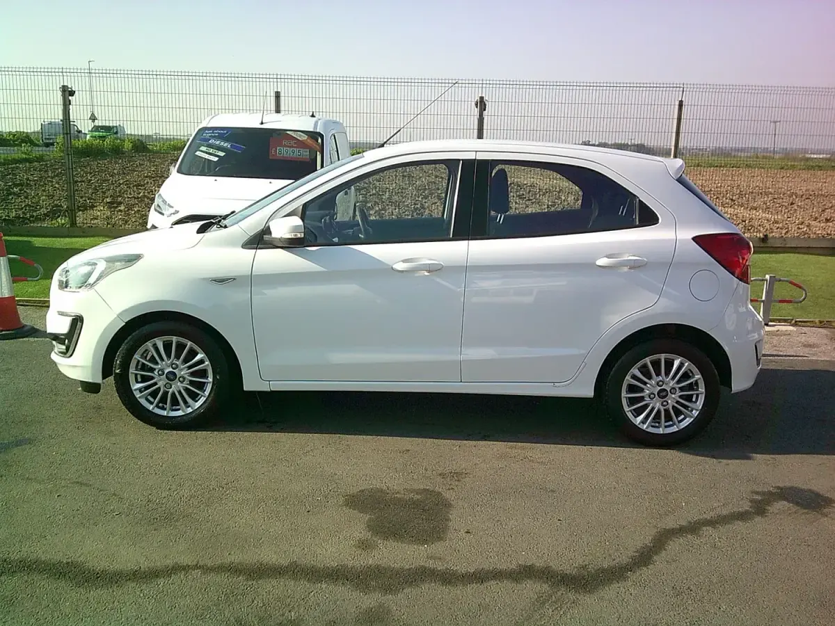 Używany Ford Ka Plus Zetec 85 KM (62 kW) 2018 Biały Hatchback
