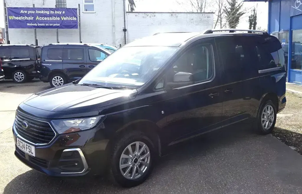 Used Ford Grand Tourneo Connect Titanium 122 HP (89 kW) 2024 Black MPV