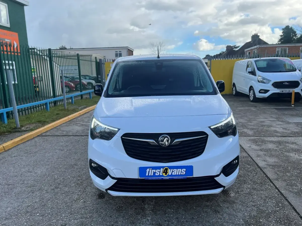 Used Vauxhall Combo 100 HP (73 kW) 2023 White MPV