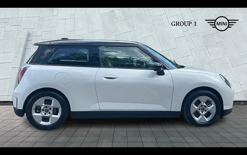 Used Mini Cooper SE Classic 158 kW (215 HP) 2024 White Hatchback