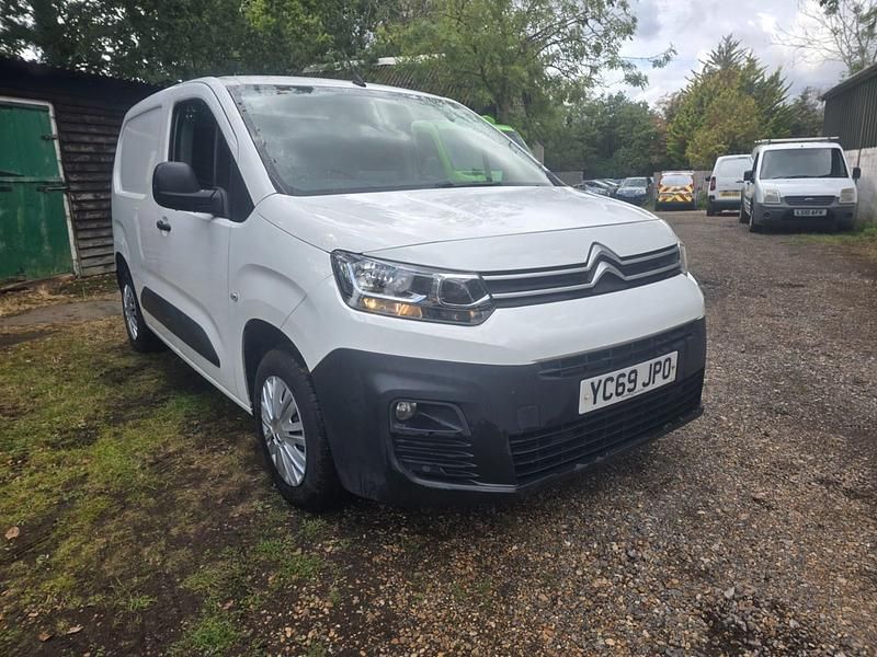White Used 2019 Citroën Berlingo MPV | £2,595 - Image 1/4