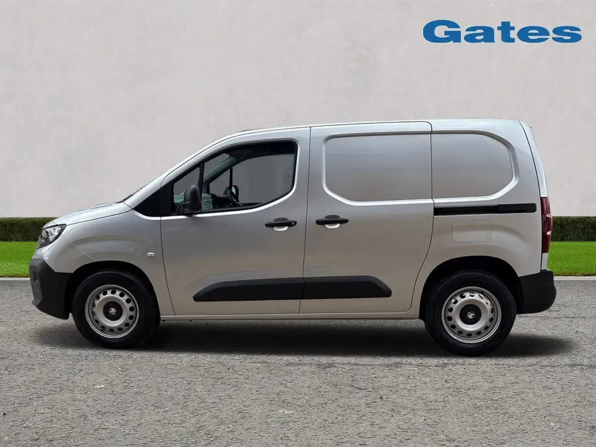 New Vauxhall Combo 100 kW (136 HP) 2025 Grey MPV
