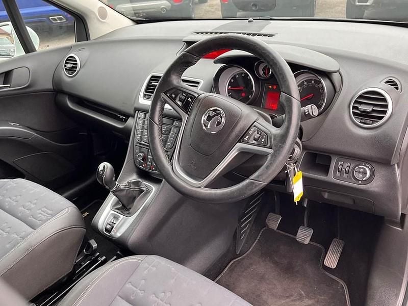 Used Vauxhall Meriva 100 HP (73 kW) 2017 Summit white MPV