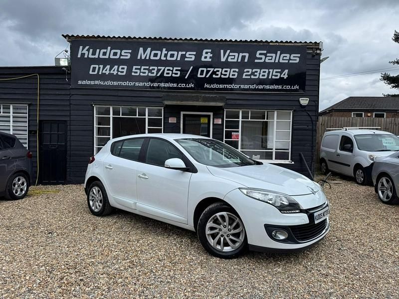 White Used 2012 Renault Mégane III Dynamique Hatchback | £3,450 (Fair price) - Image 1/4