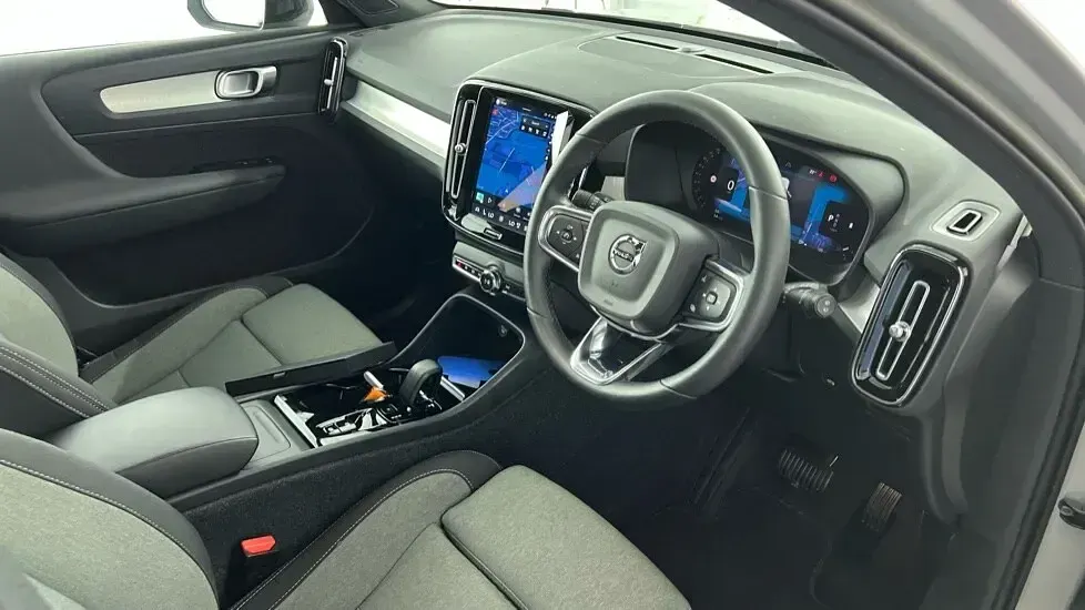 Used Volvo XC40 Plus 161 HP (118 kW) 2023 Silver SUV