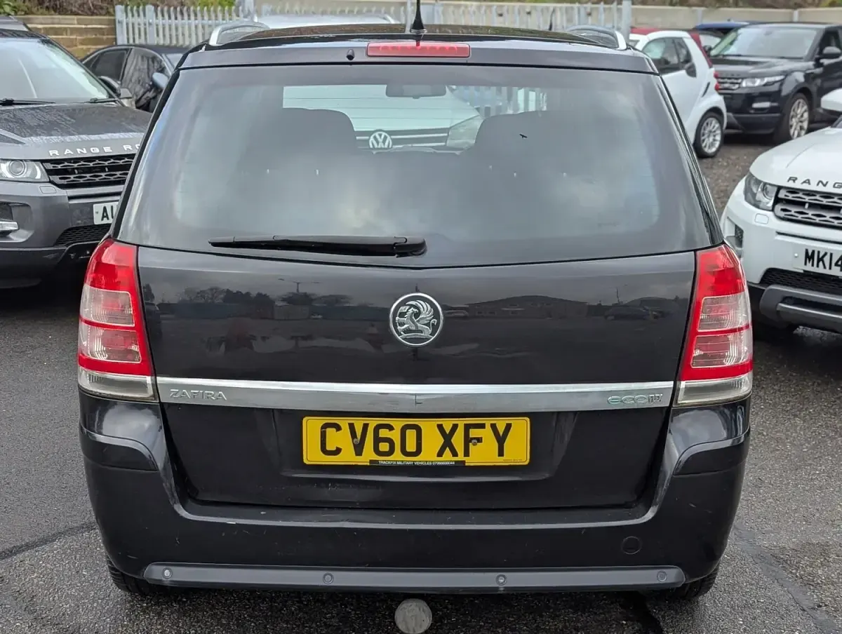 Begagnad Vauxhall Zafira Elite 110 HK (80 kW) 2010 Svart Minibuss