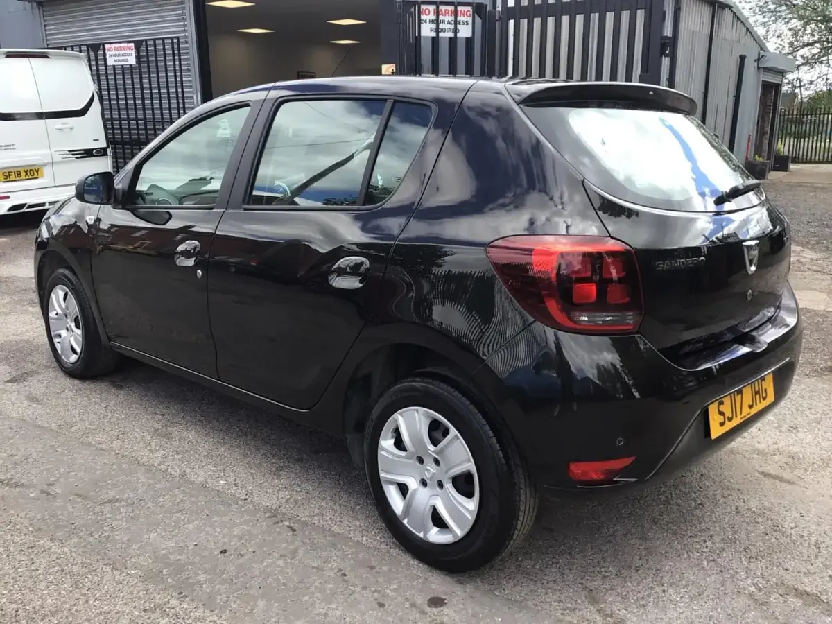 Używany Dacia Sandero Lauréate 2017 Czarny Hatchback
