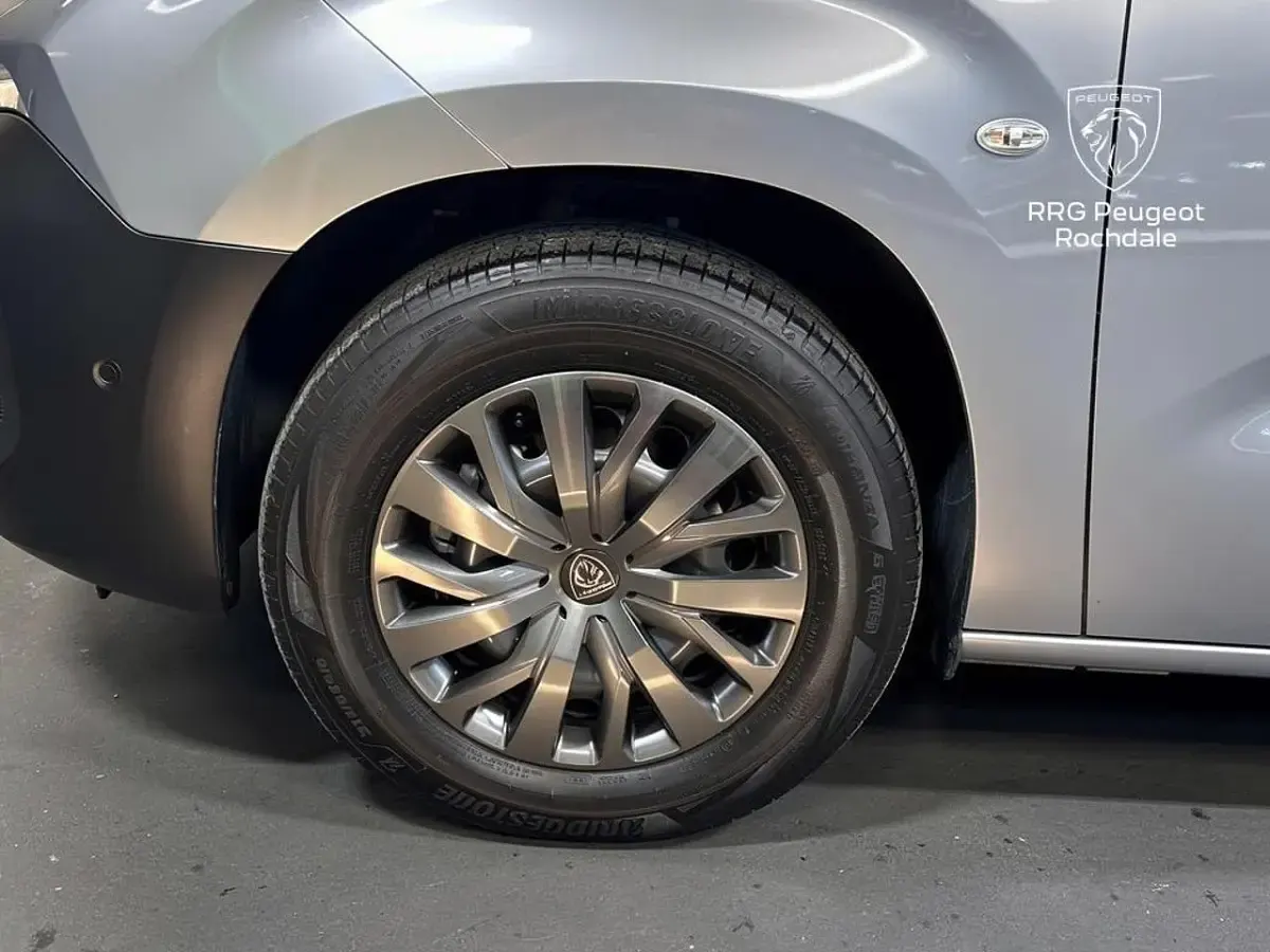 Second-hand Peugeot E-Partner 98 kW (134 CP) 2024 Gri Monovolum