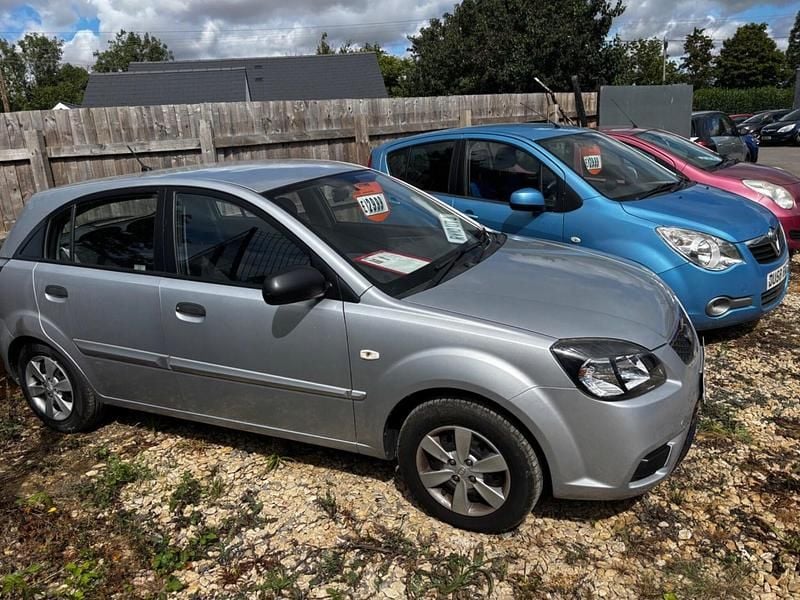 Silver Used 2010 Kia Rio Hatchback | £2,999 (A bit pricey) - Image 1/4