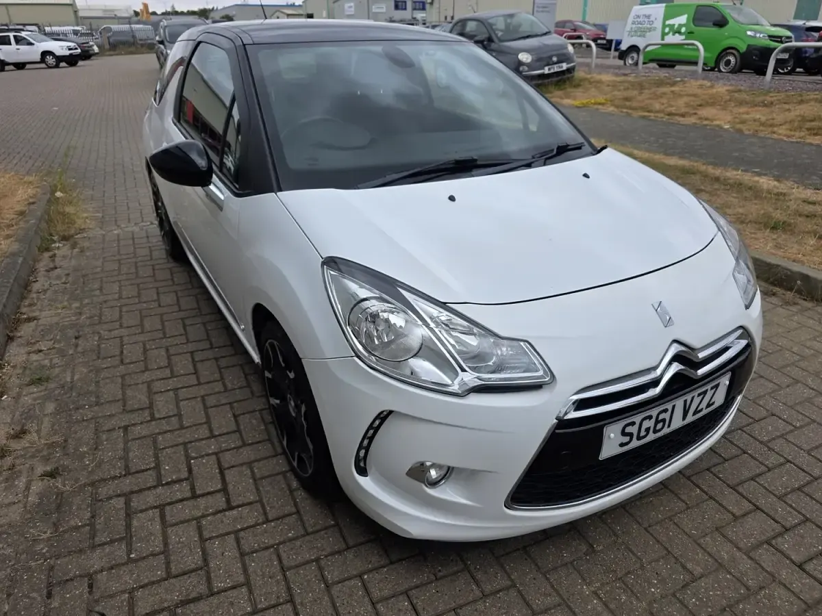 Used Citroën DS3 110 HP (80 kW) 2011 White Hatchback