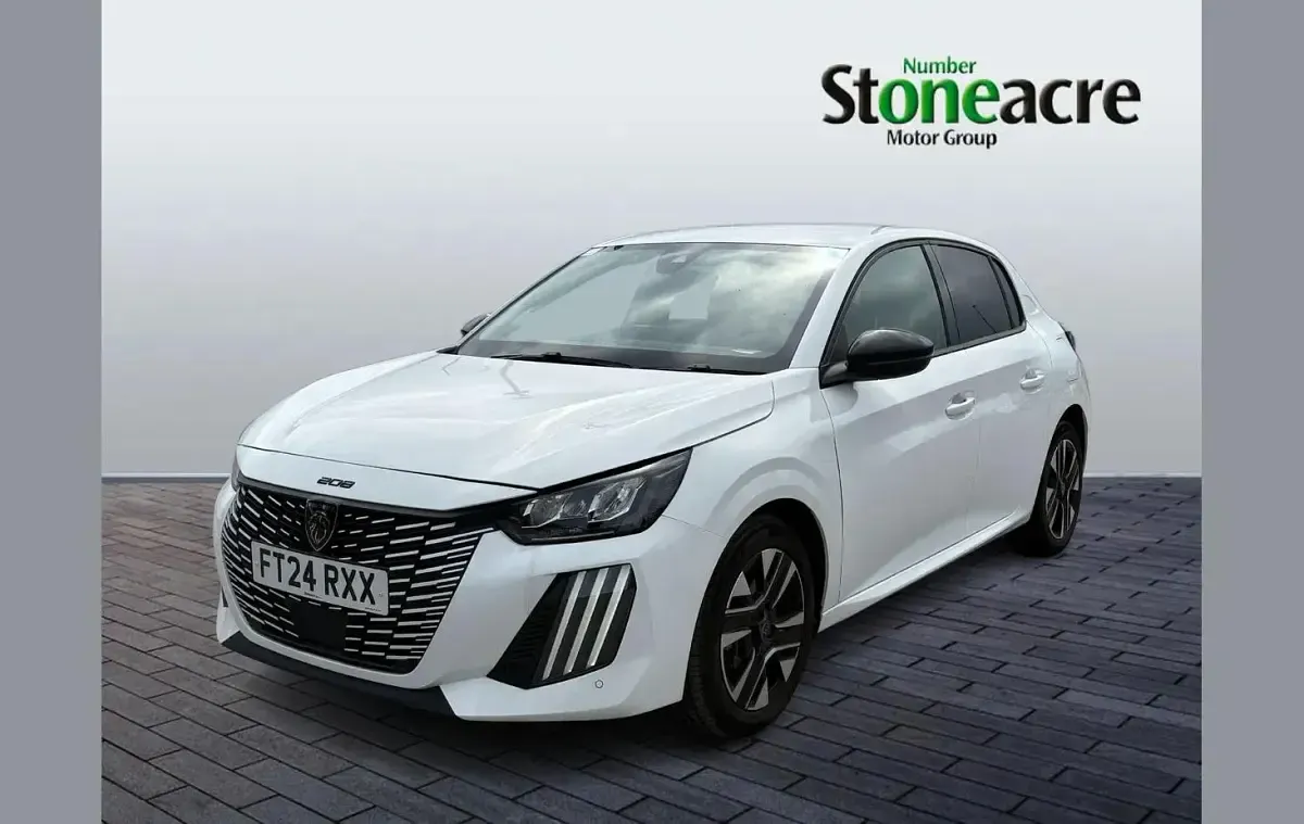 Used Peugeot 208 Allure 101 HP (74 kW) 2024 White Hatchback