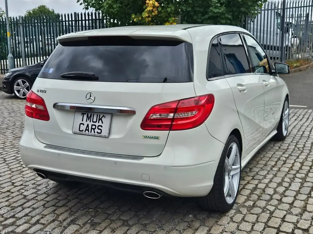 Used Mercedes B180 2014 White Hatchback