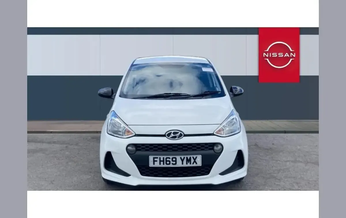 Käytetty Hyundai i10 66 HP (48 kW) 2020 Valkoinen Viistoperä