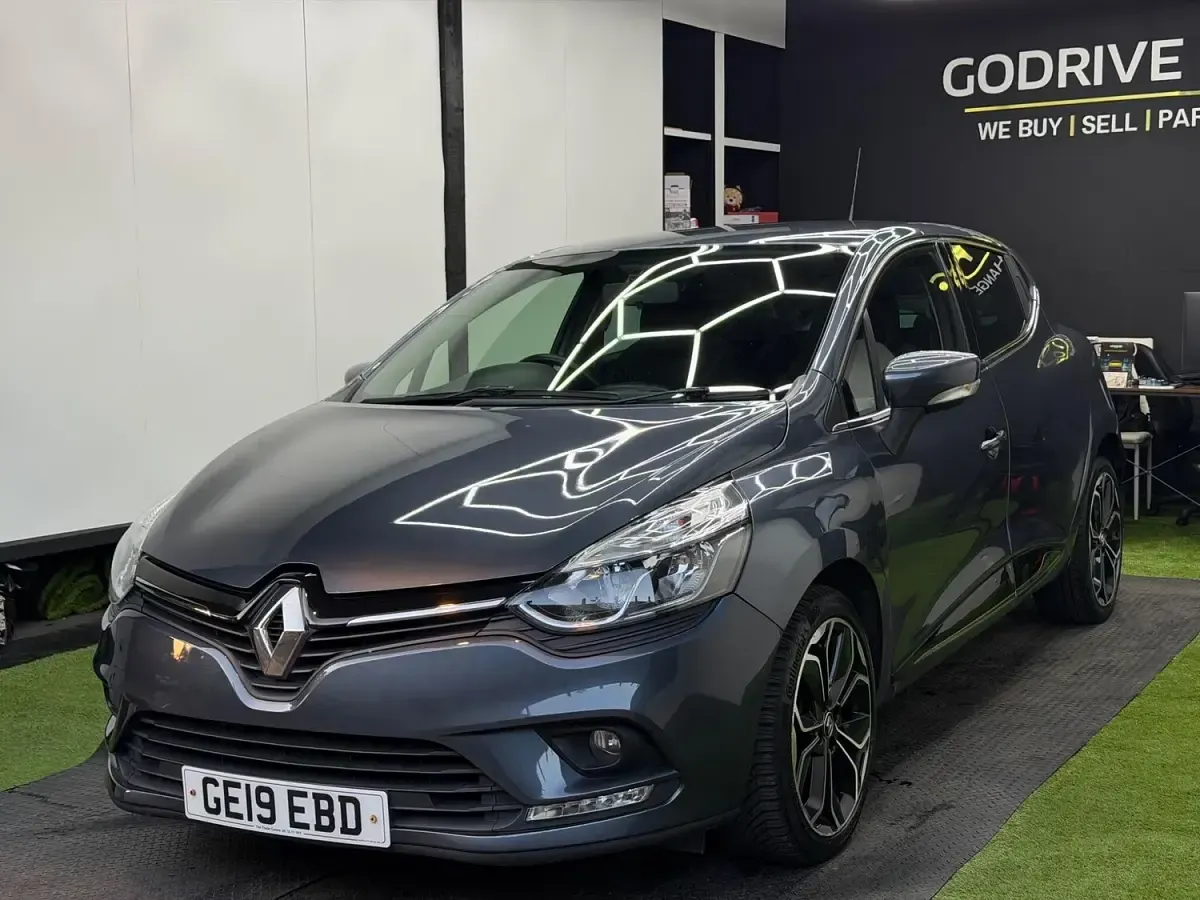 Used Renault Clio Iconic 90 HP (66 kW) 2019 Grey Hatchback