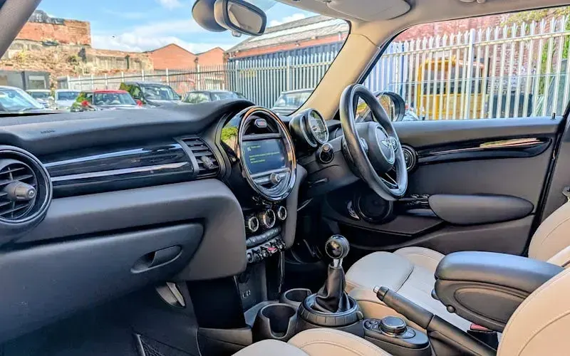 Used Mini Cooper Hatch 136 HP (100 kW) 2015 Black Hatchback