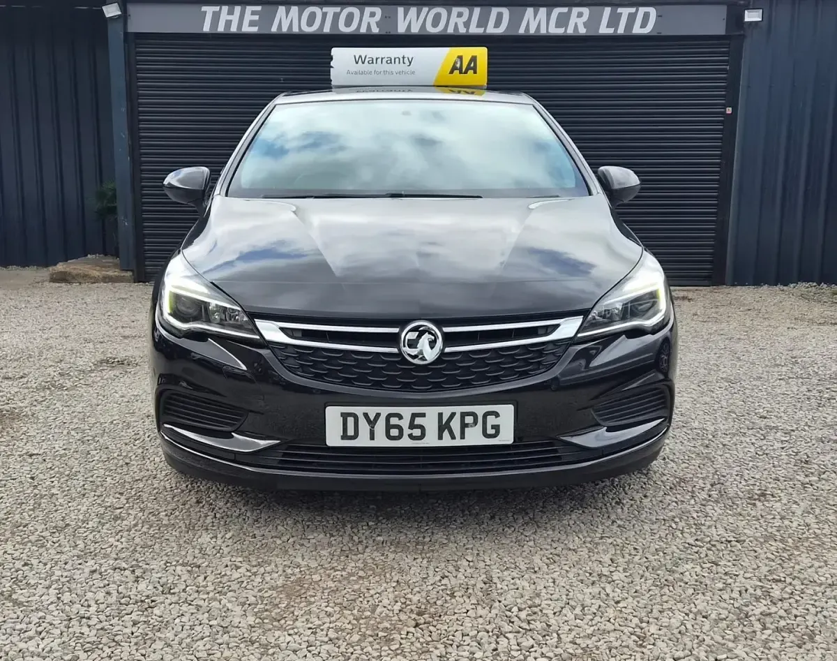 Used Vauxhall Astra Design Edition 123 HP (90 kW) 2016 Black Hatchback