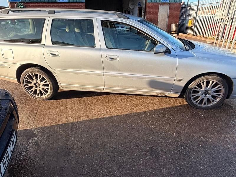 Używany Volvo V70 SE 2005 Srebrny Kombi