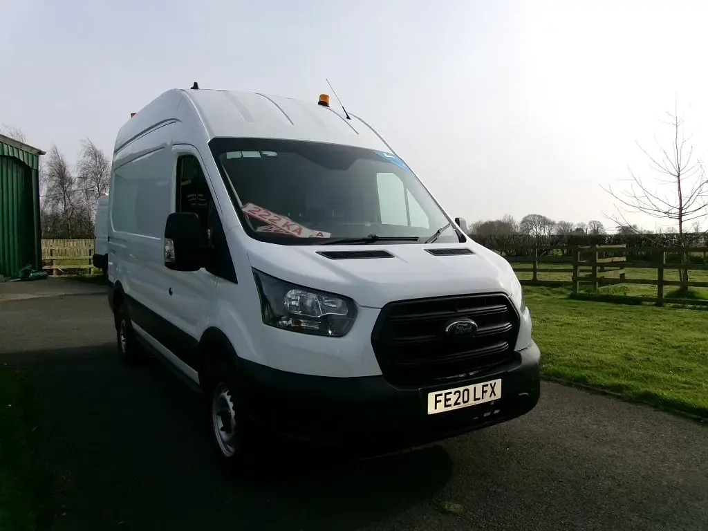 Usado Ford Transit 130 HP (95 kW) 2020 Branco Van