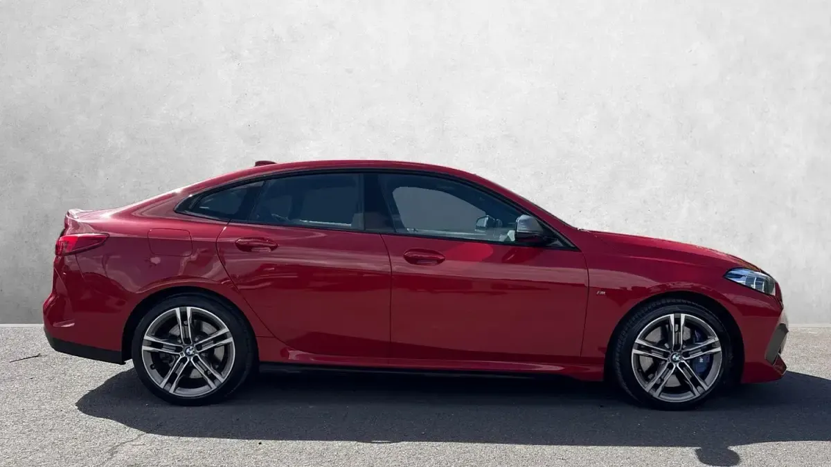 Begagnad BMW M235 Comfort Edition 306 HK (225 kW) 2021 Röd Sportkupé