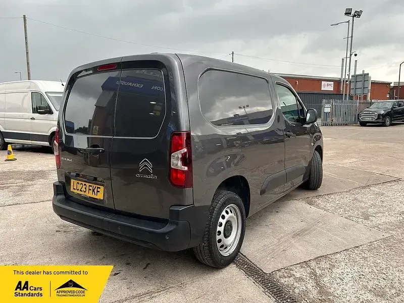 Used Citroën Berlingo 100 HP (73 kW) 2023 Grey MPV